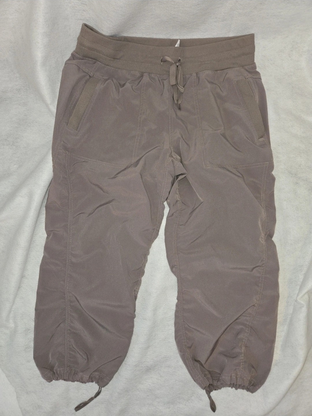Skechers Women's Taupe Drawstring Capri Jogger Pants
